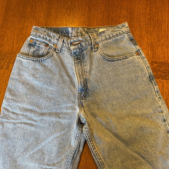 Levi's Women's High-Rise Jeans — Light Blue and Pale Blue Washes - Picture 6 of 11